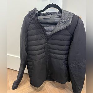 Never worn Lululemon men’s light quilted jacket with hood